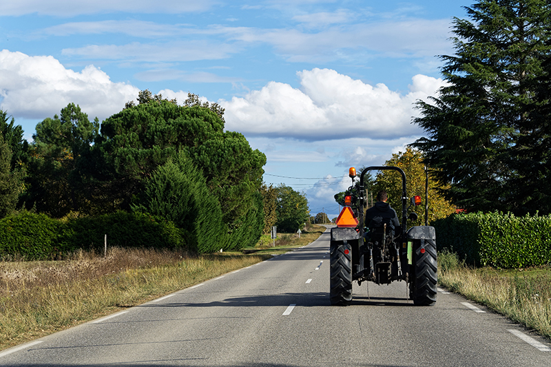 Mezzi agricoli: basta divieti nei giorni festivi